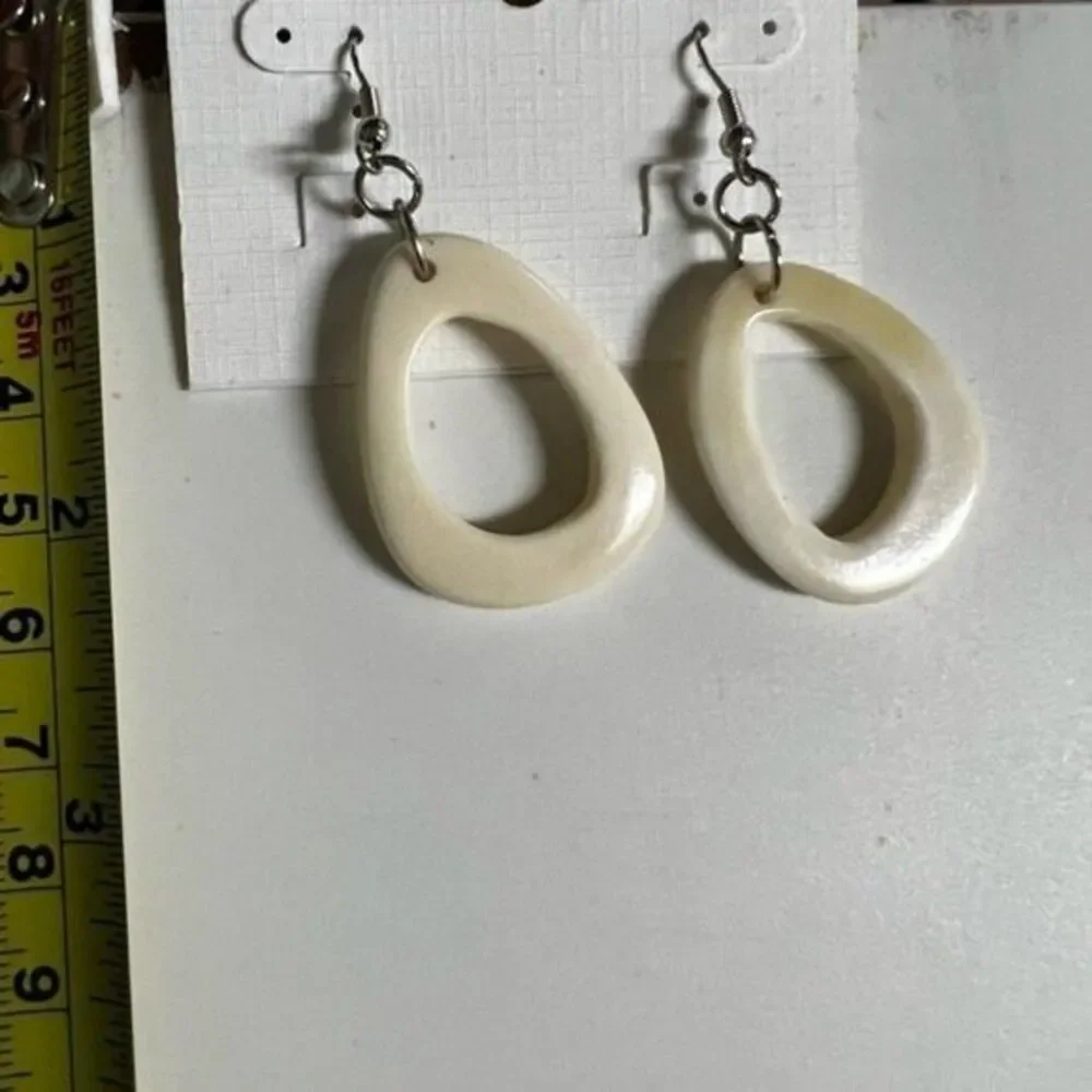 BHTb New‎ Coronet earrings White Polished Stone Dangle Earrings Pierced